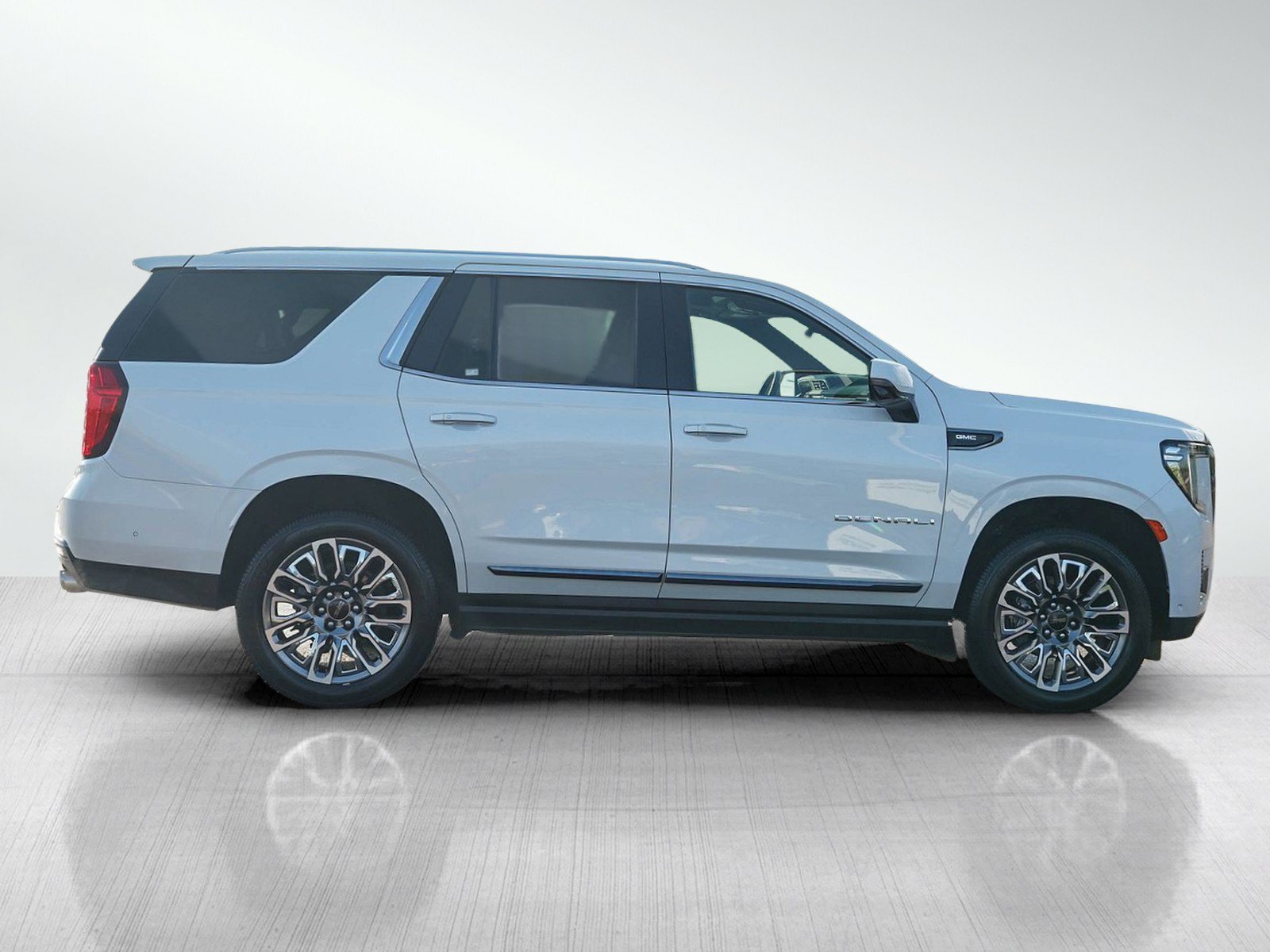 Used 2023 GMC Yukon Denali Ultimate AWD/4WD image 6
