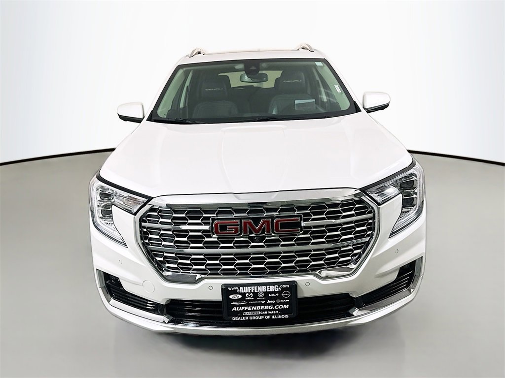 Used 2022 GMC Terrain Denali w/ Denali Premium Package image 2