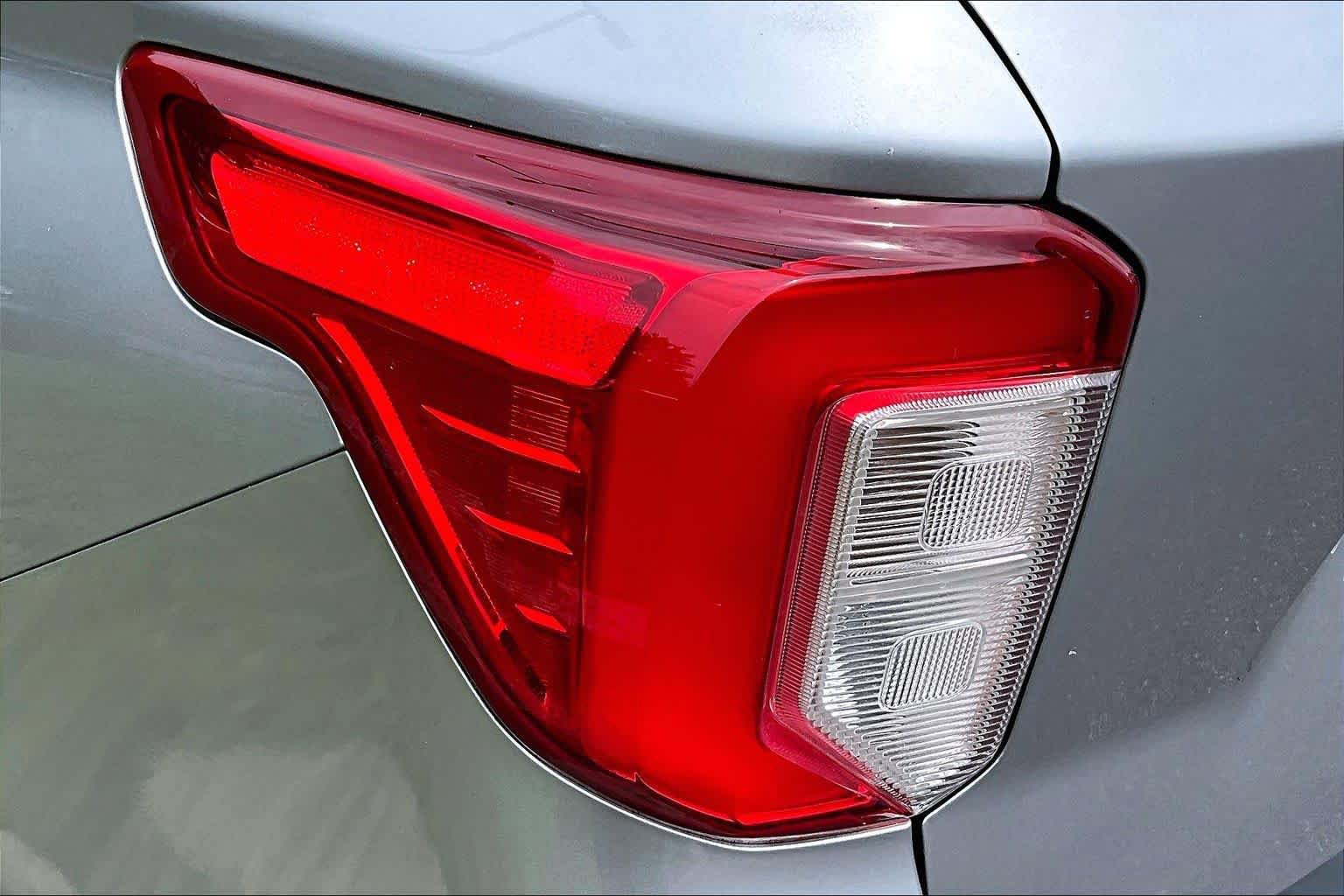 Used 2022 Ford Explorer XLT w/ Equipment Group 202A RWD image 28