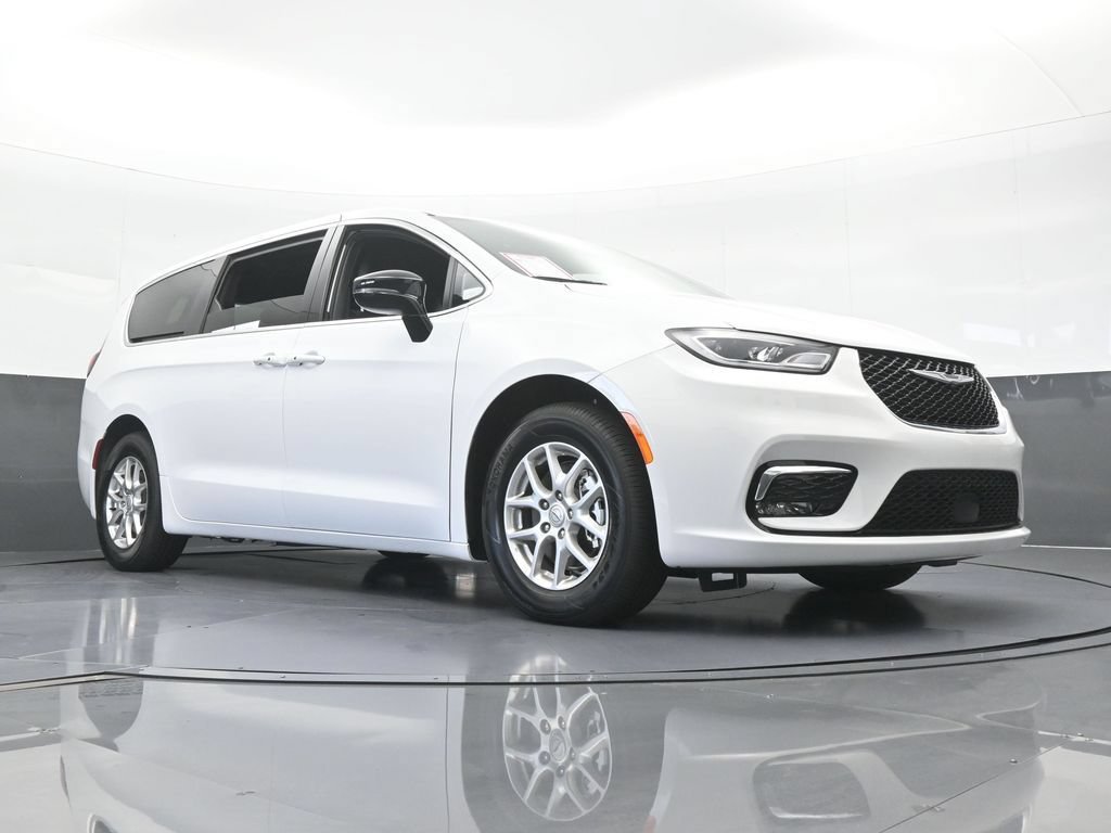 Used 2025 Chrysler Pacifica Select FWD image 57