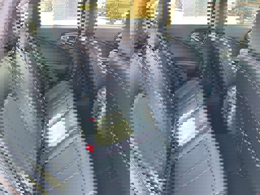 Used 2017 Chrysler 200 Limited Platinum image 18