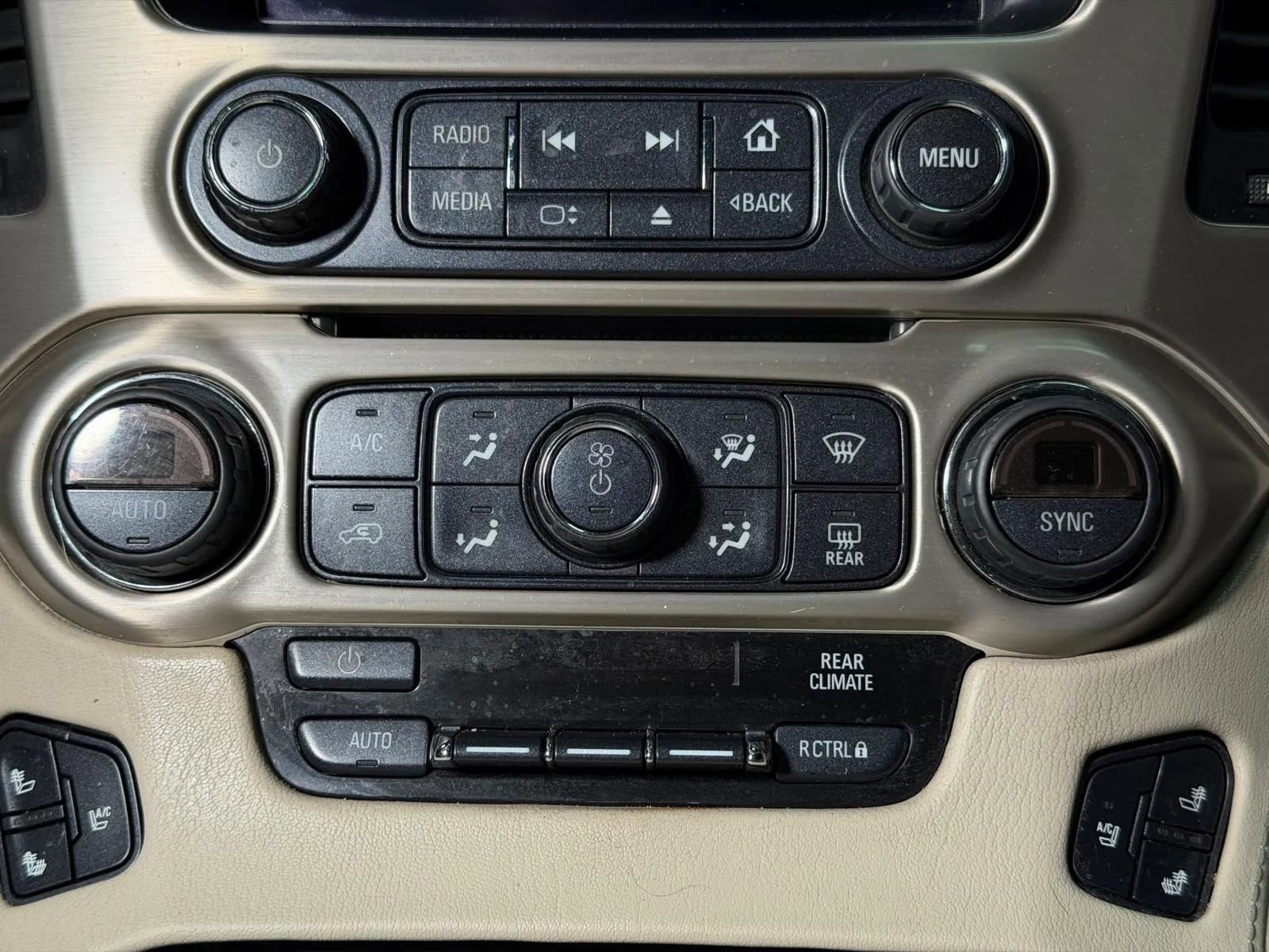 Used 2015 GMC Yukon Denali w/ Premium Package RWD image 40
