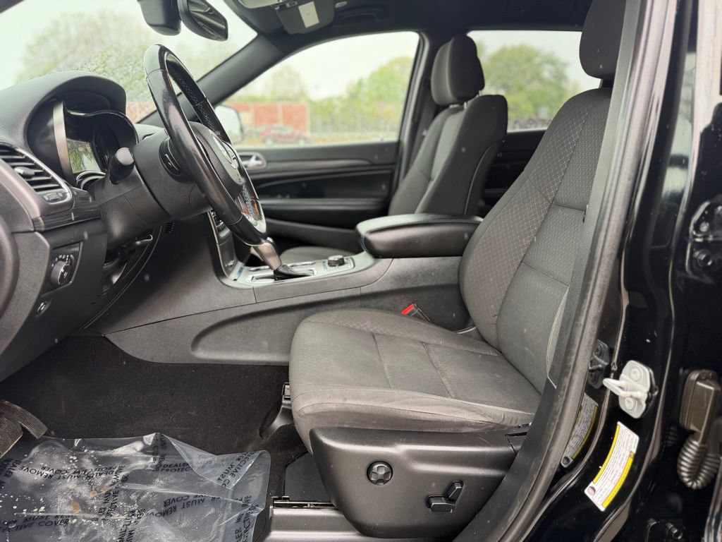 Used 2019 Jeep Grand Cherokee Laredo AWD/4WD image 19
