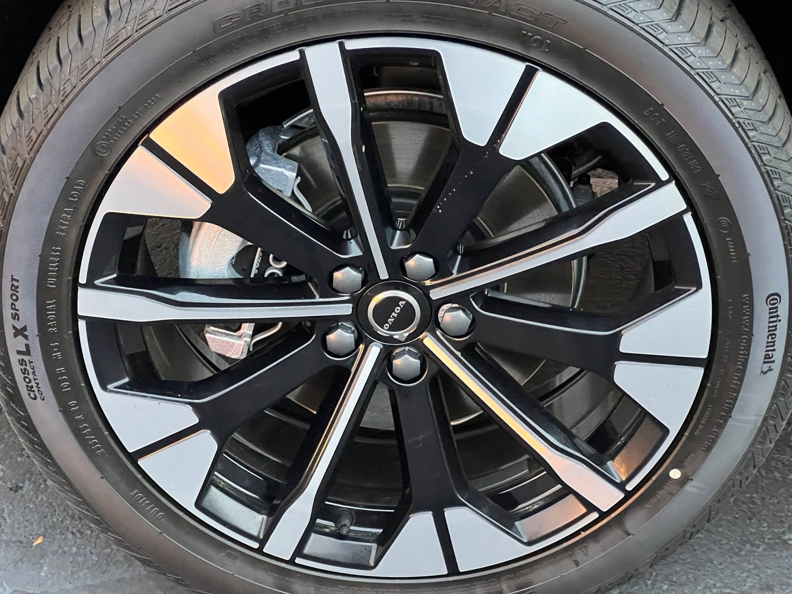 New 2026 Volvo XC60 B5 Plus w/ Climate Package AWD/4WD image 12