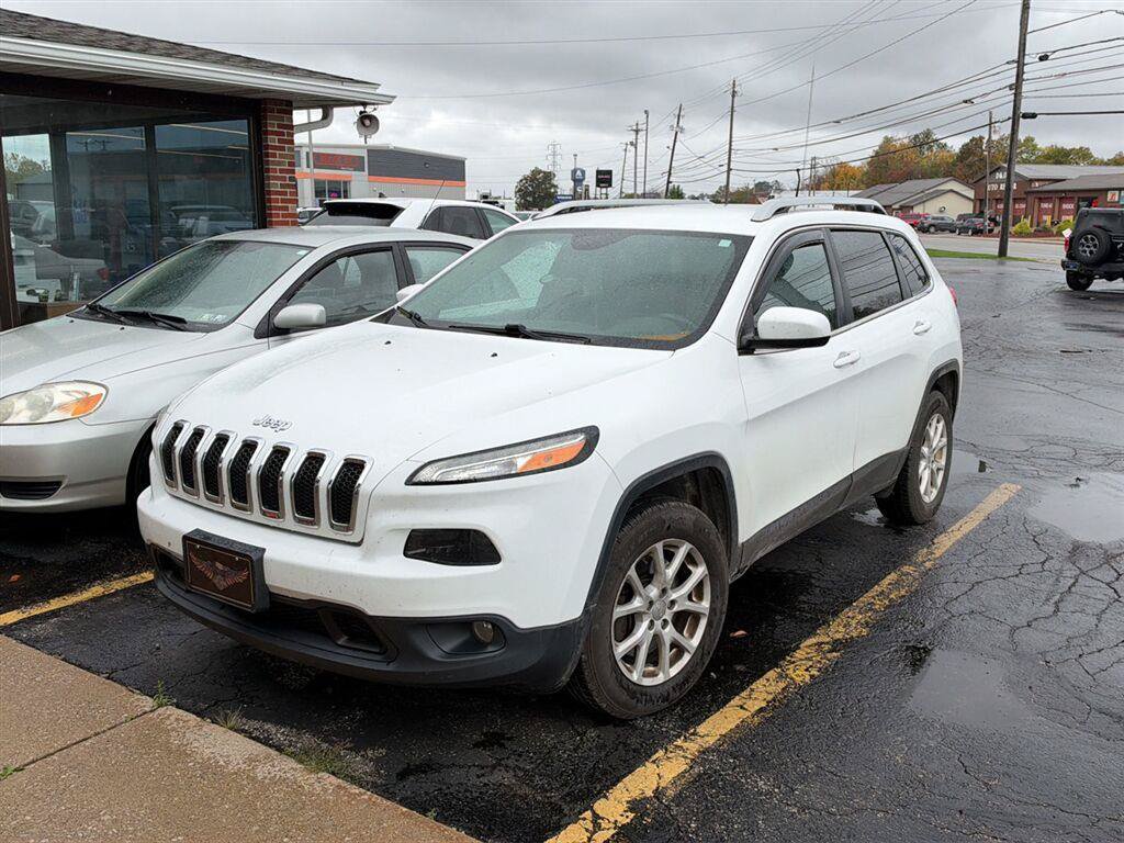 Used 2016 Jeep Cherokee Latitude w/ Cold Weather Group AWD/4WD image 1