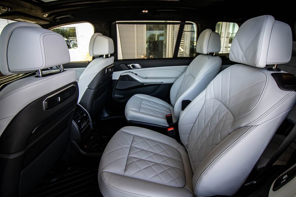 Used 2025 BMW X7 xDrive40i w/ M Sport Package AWD/4WD image 27