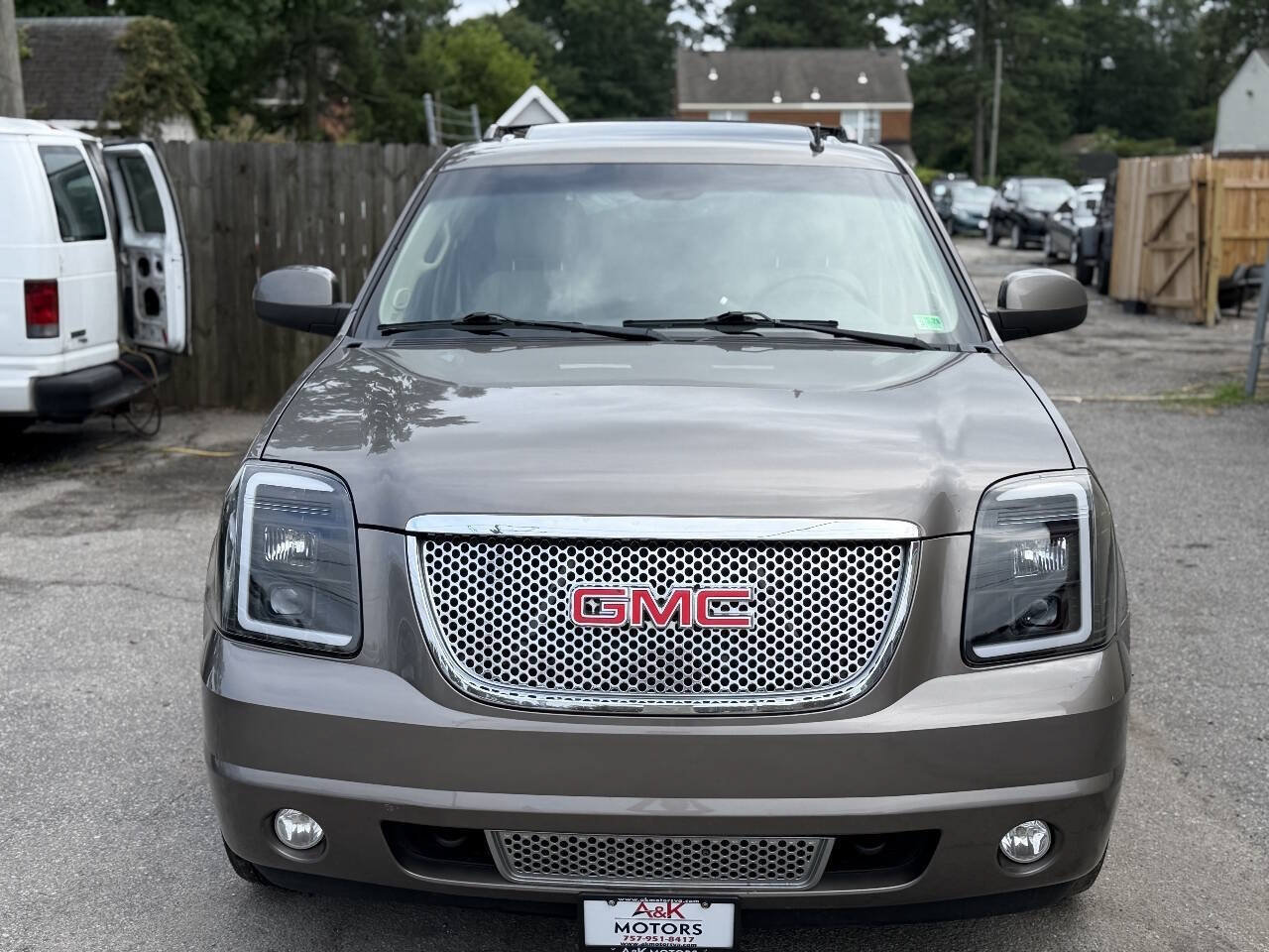 Used 2012 GMC Yukon XL Denali AWD/4WD image 3