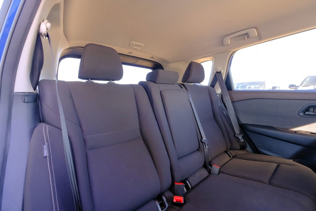 Used 2023 Nissan Rogue S image 22