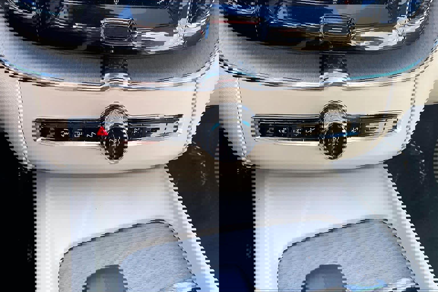 Used 2023 Volvo XC60 T8 Plus w/ Protection Package Premier image 36