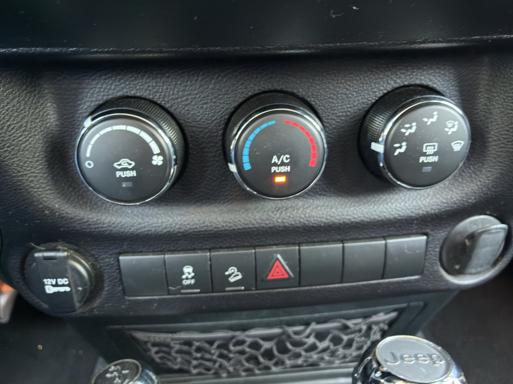 Used 2018 Jeep Wrangler Unlimited Sport w/ Connectivity Group AWD/4WD image 31
