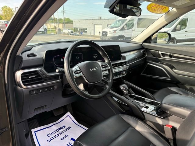 Used 2025 Kia Telluride S FWD image 3
