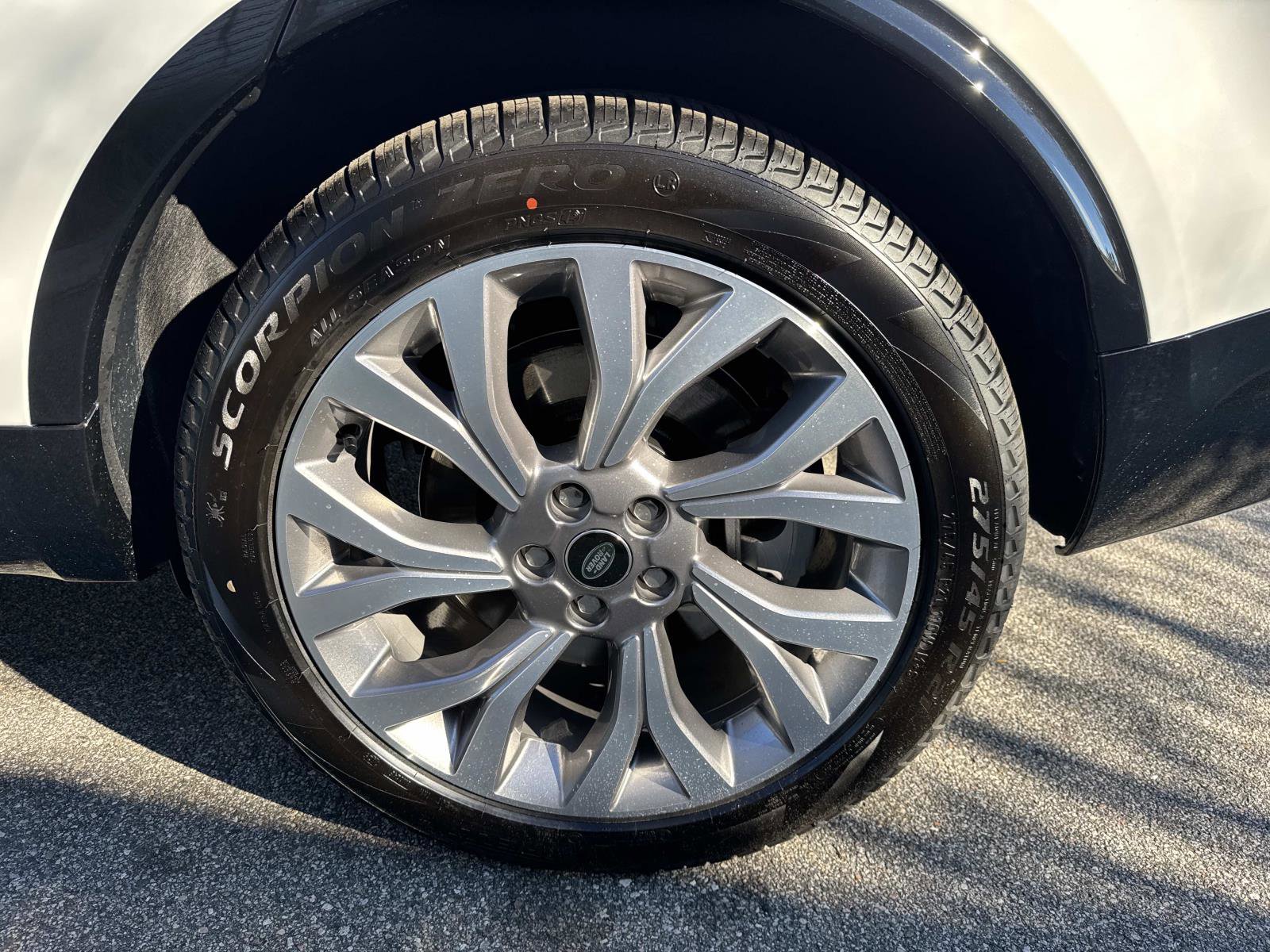 New 2026 Land Rover Discovery Limited Edition AWD/4WD image 10