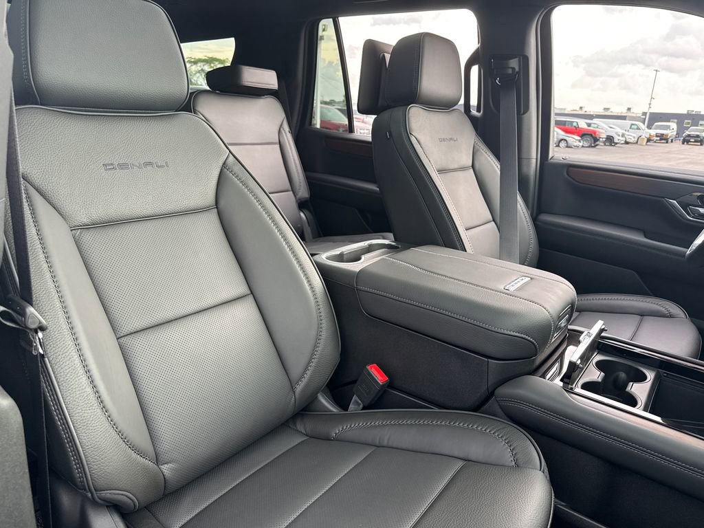 New 2026 GMC Yukon Denali w/ Denali Reserve Package AWD/4WD image 39