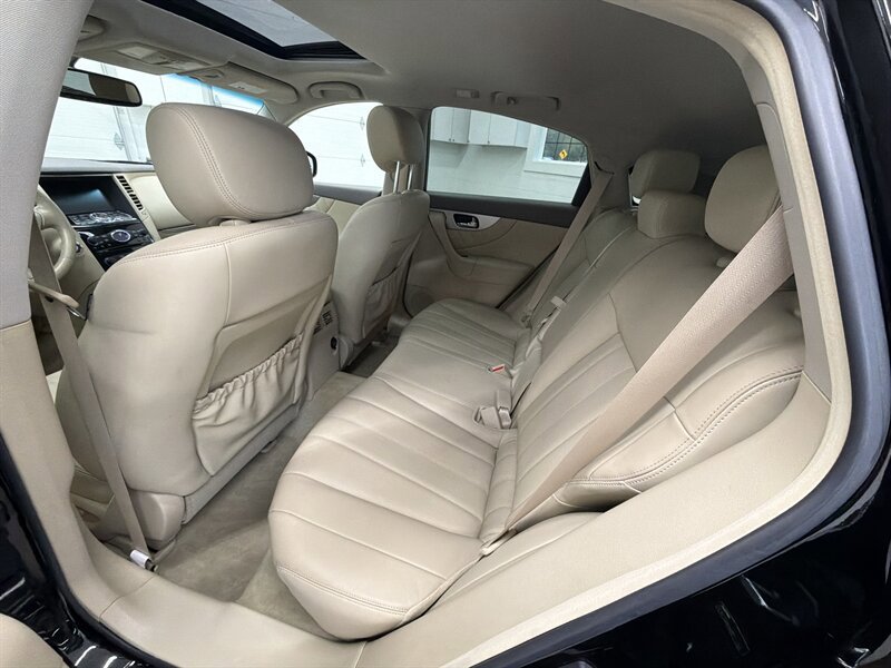 Used 2017 INFINITI QX70 AWD w/ Premium Package image 12