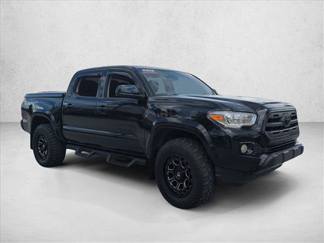 Used 2017 Toyota Tacoma SR5 w/ Tow Package RWD image 3