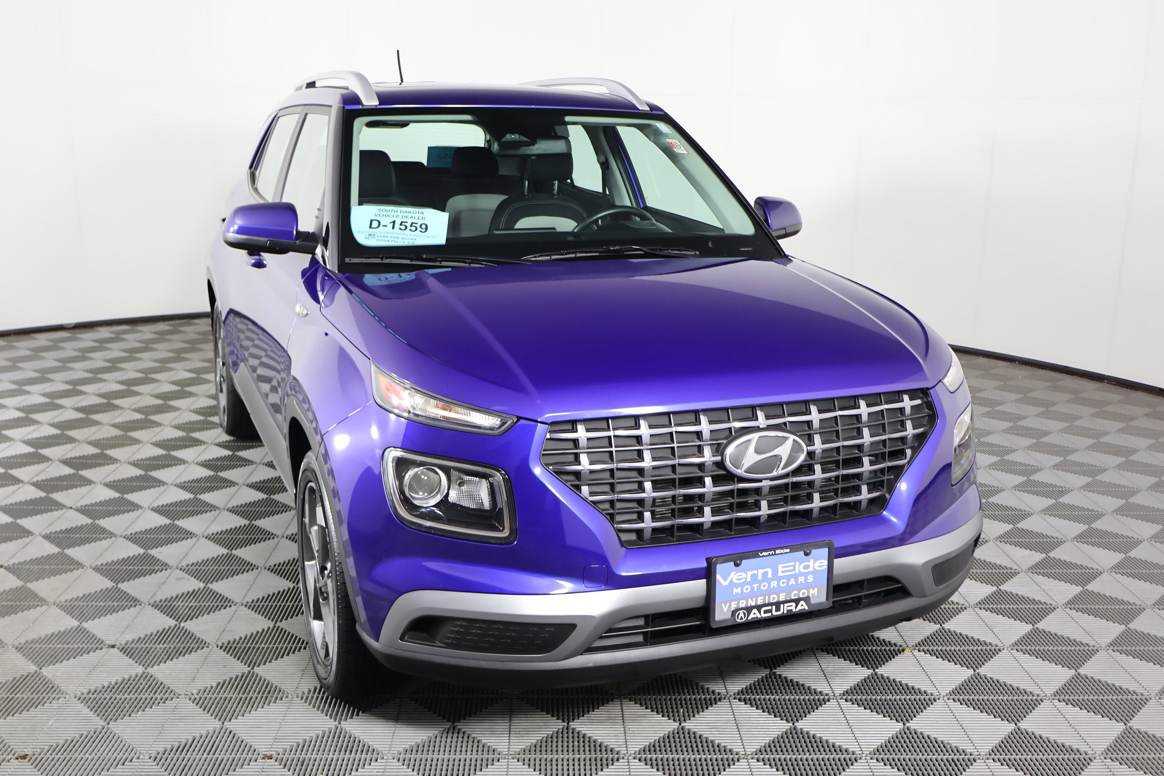 Used 2024 Hyundai Venue SEL image 3