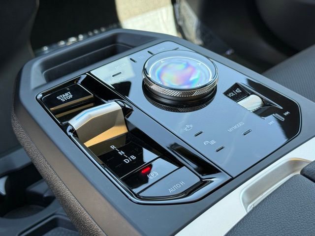 Used 2026 BMW iX xDrive45 w/ Premium Package image 27