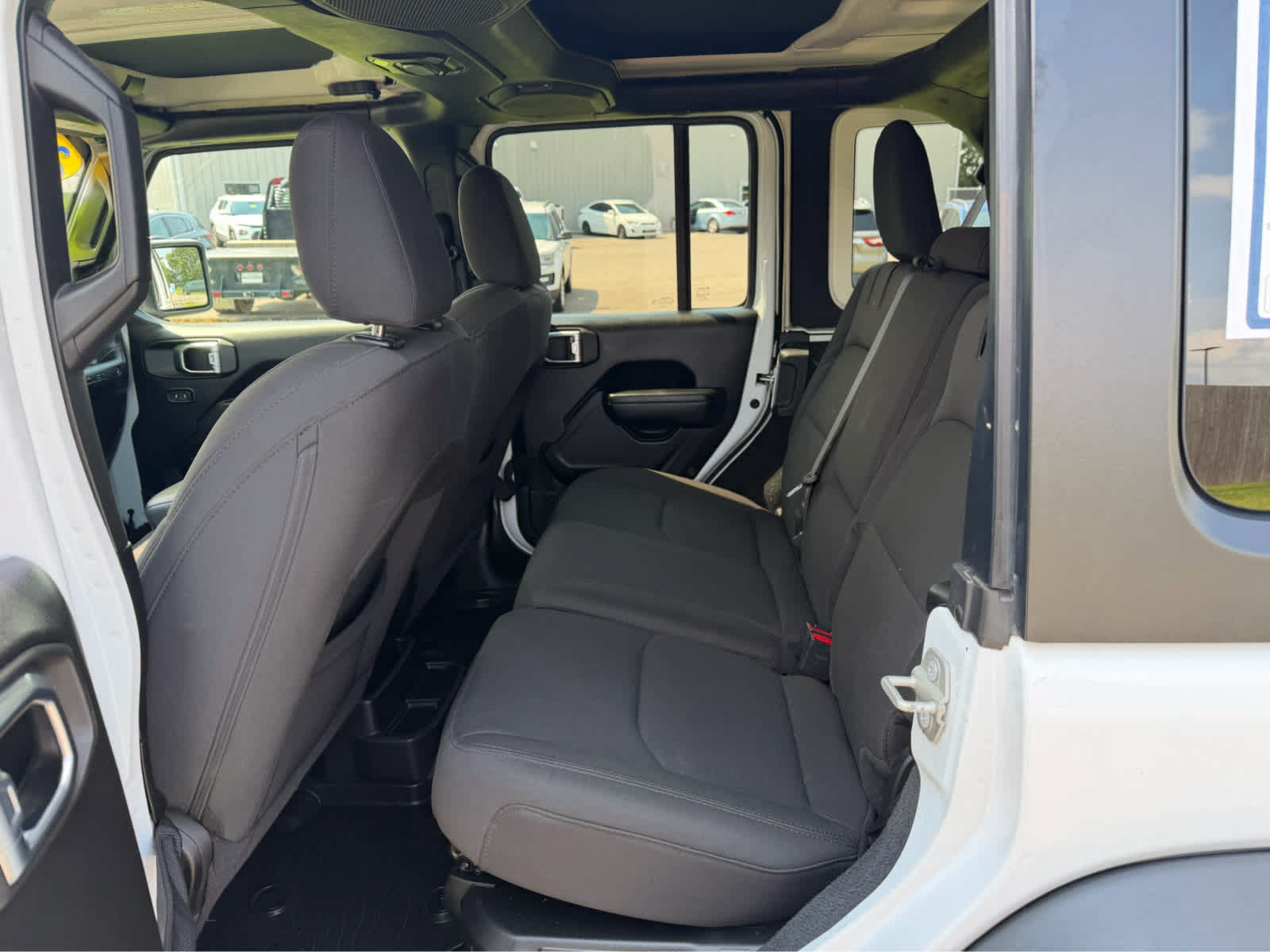 Used 2023 Jeep Wrangler Unlimited w/ Cold Weather Group AWD/4WD image 32