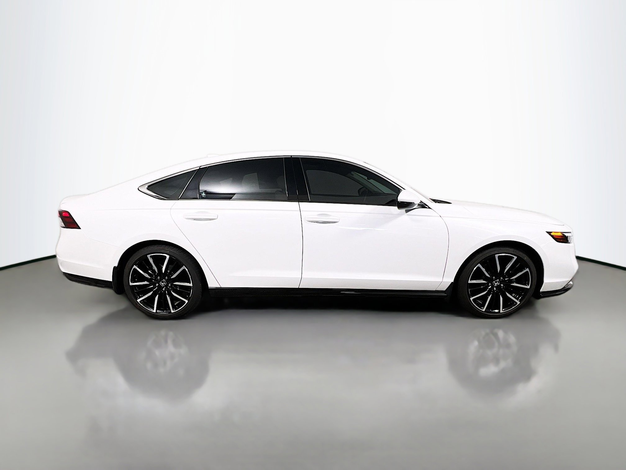 Used 2023 Honda Accord Touring image 3