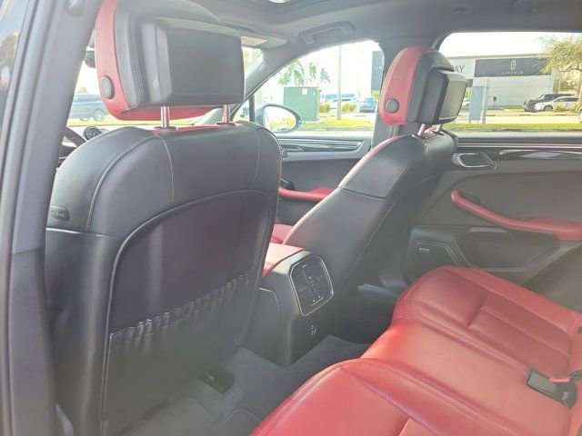 Used 2024 Porsche Macan image 14