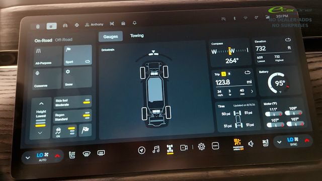 Used 2022 Rivian R1T Adventure AWD/4WD image 66