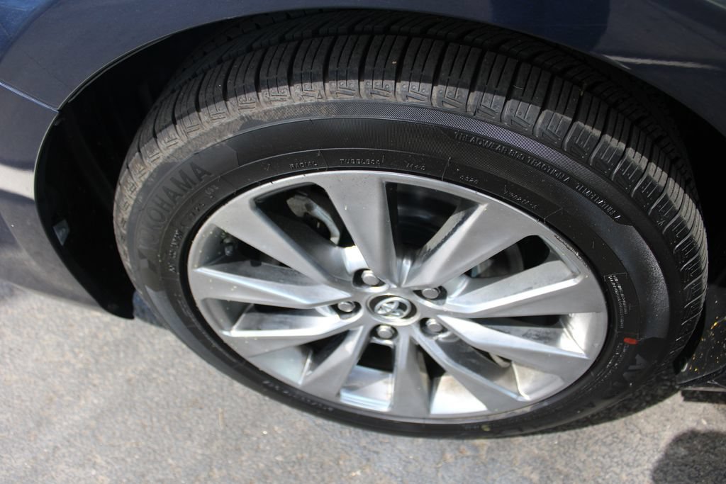 Used 2015 Toyota Camry XLE w/ Moonroof Package FWD image 64