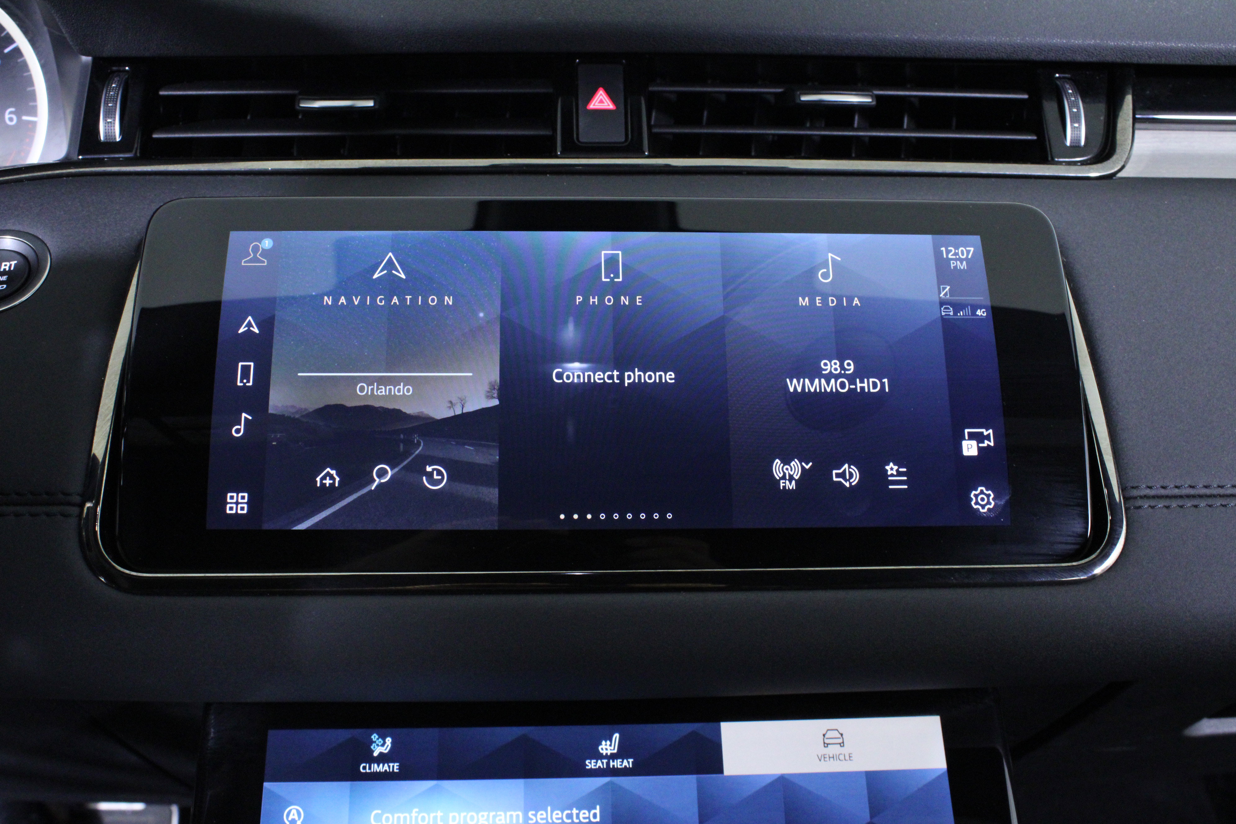 Used 2023 Land Rover Range Rover Evoque R-Dynamic SE image 23