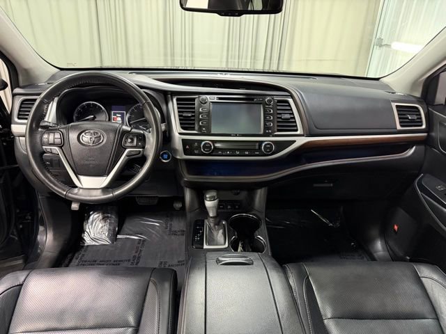 Used 2015 Toyota Highlander Limited Platinum AWD/4WD image 14