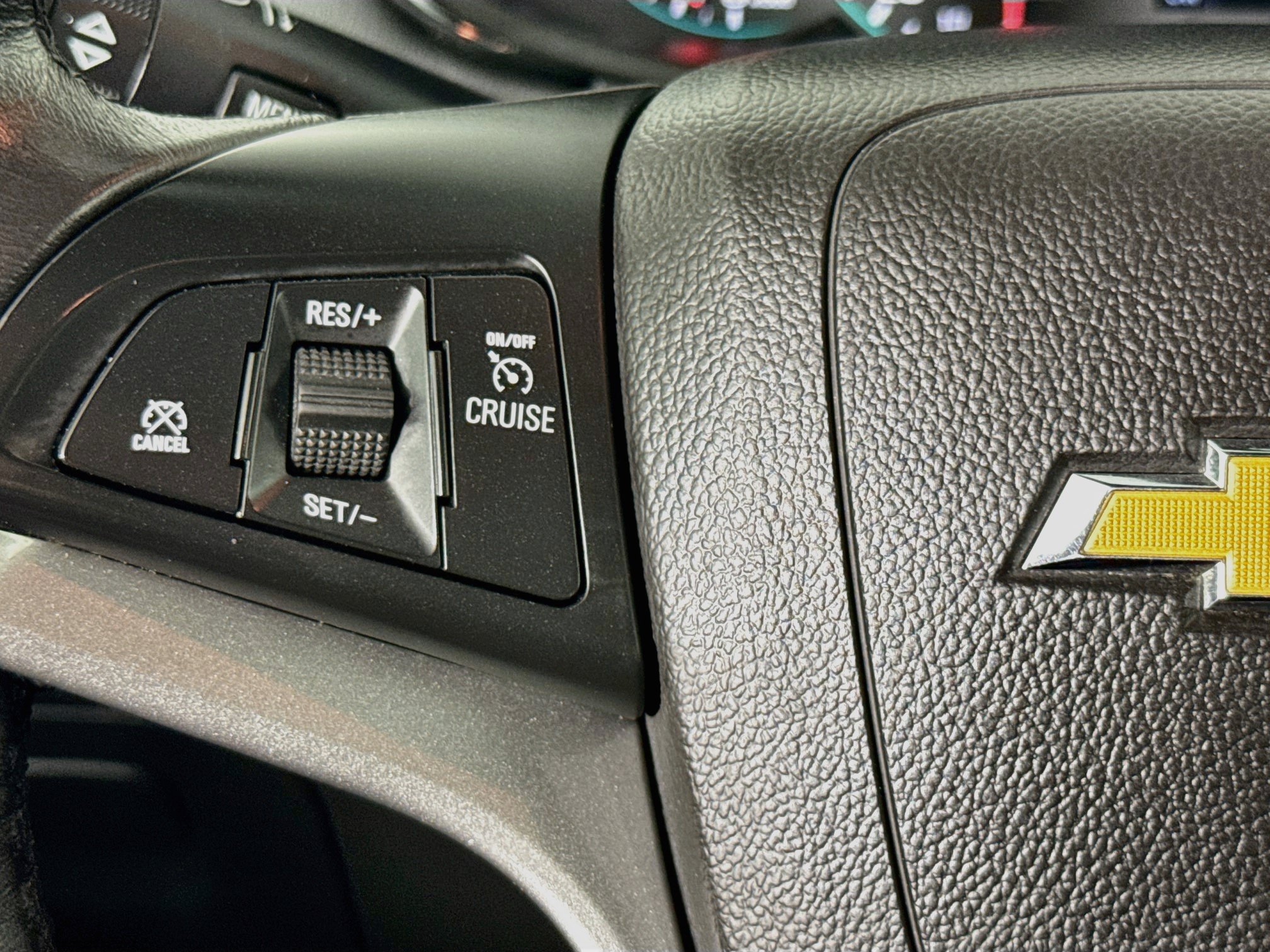 Used 2022 Chevrolet Trax LT w/ LT Convenience Package FWD image 11
