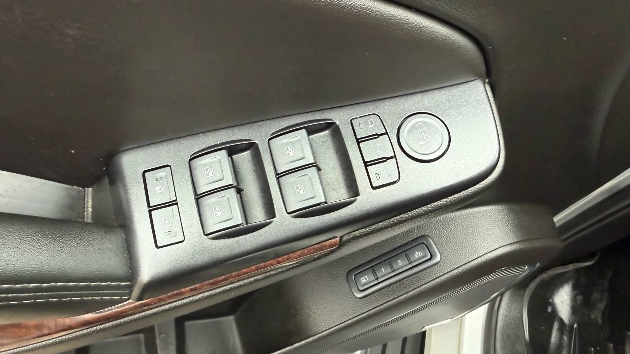 Used 2018 GMC Yukon SLT w/ Open Road Package image 9