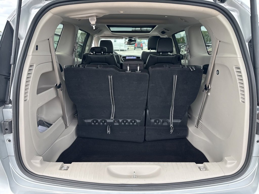 Used 2023 Chrysler Pacifica Limited image 32