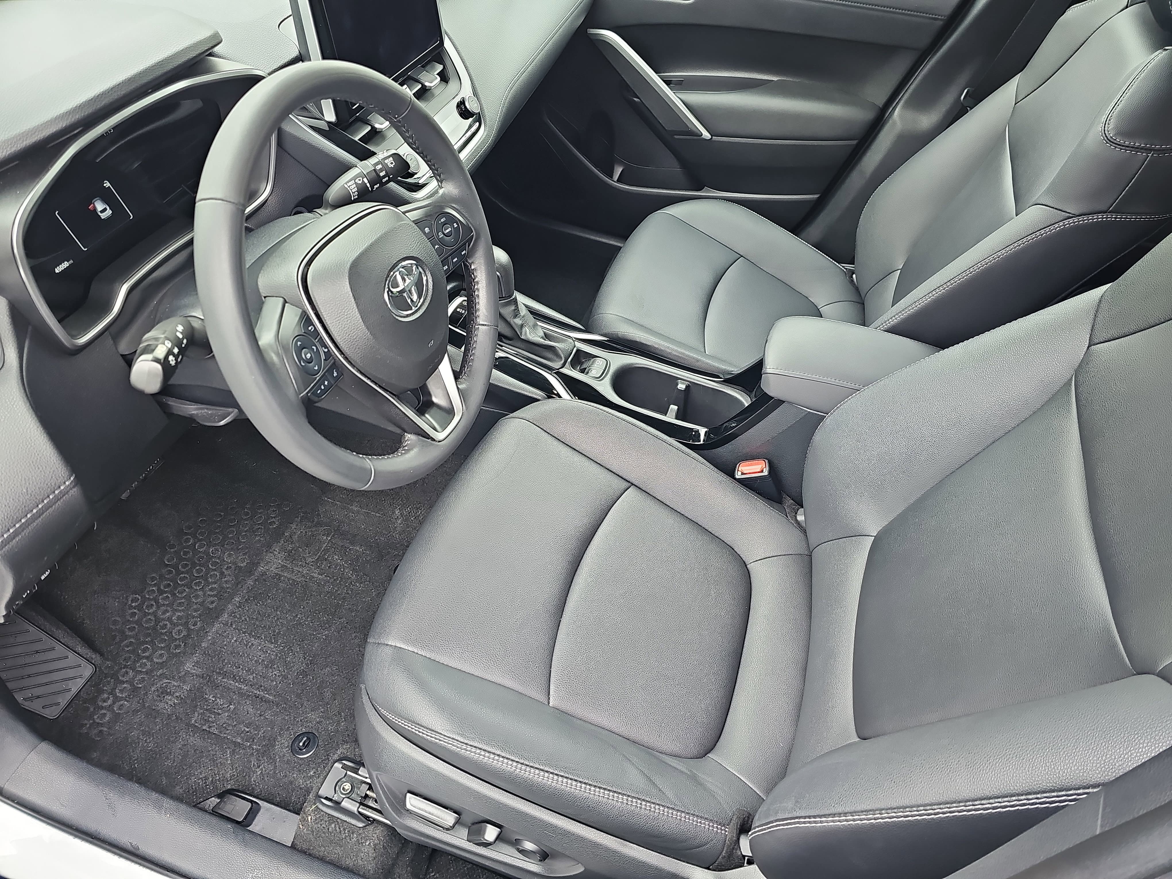 Used 2023 Toyota Corolla Cross XLE w/ Convenience Package AWD/4WD image 16