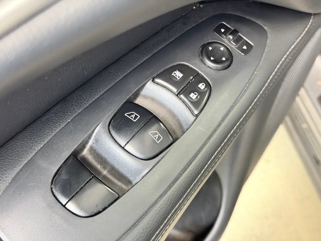 Used 2019 Nissan Pathfinder SV FWD image 11
