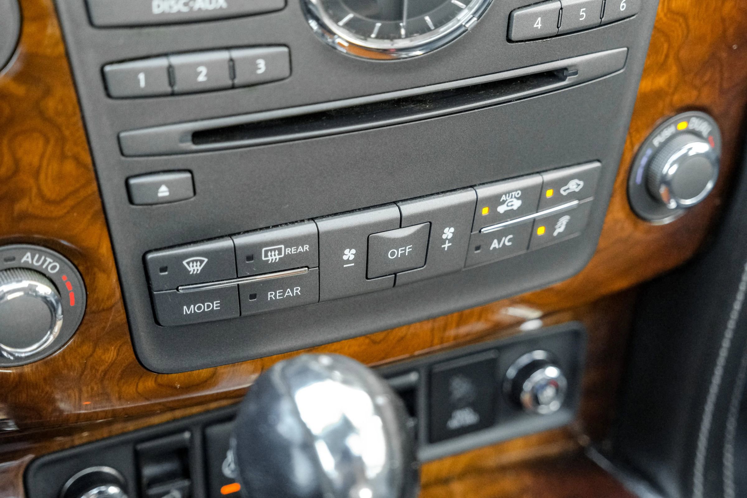 Used 2016 INFINITI QX80 4WD w/ Deluxe Technology Package image 34