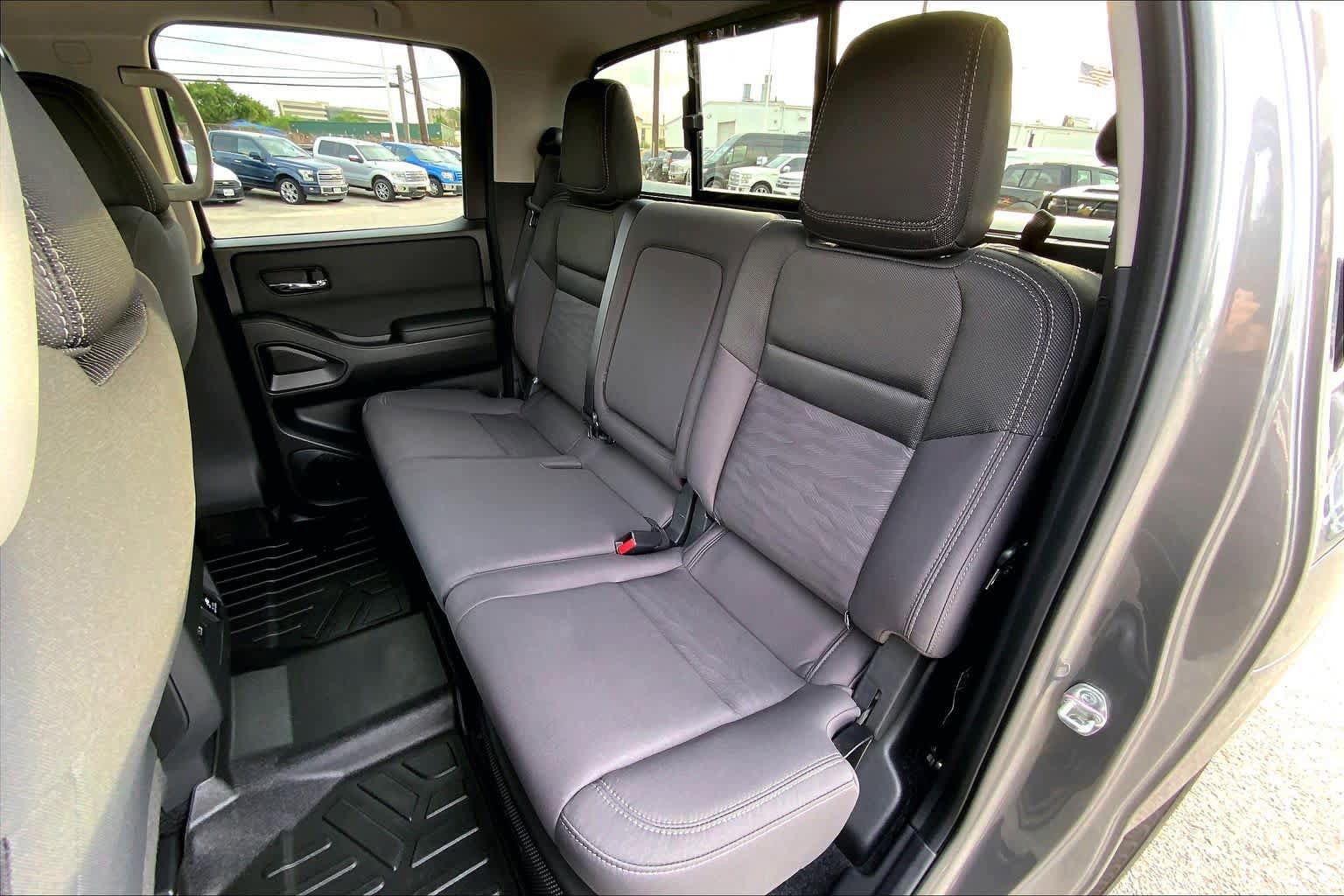 Used 2024 Nissan Frontier SV w/ SV Convenience Package RWD image 21