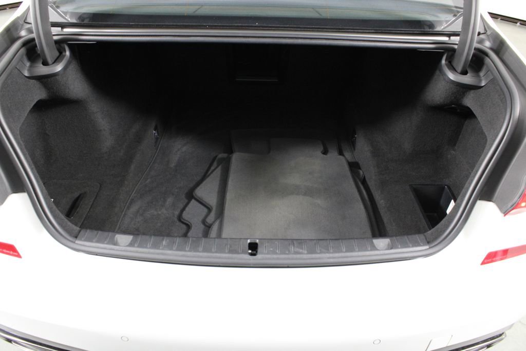 Used 2019 BMW 750i w/ Executive Package RWD image 16