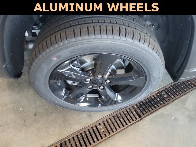 New 2025 Jeep Grand Cherokee L Limited w/ Black Appearance Package image 12