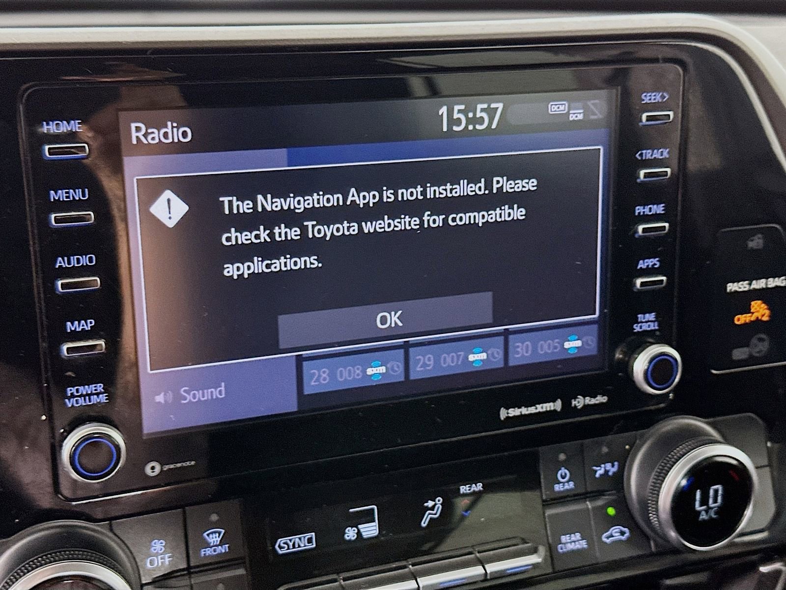 Used 2022 Toyota Highlander LE FWD image 14