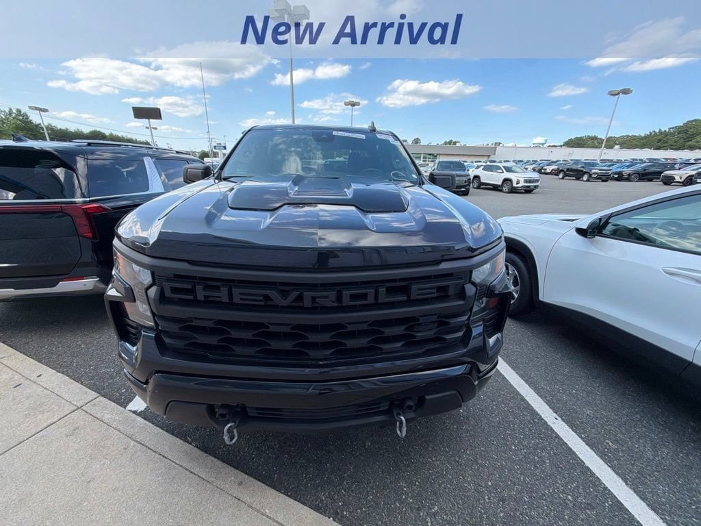 Used 2024 Chevrolet Silverado 1500 Custom Trail Boss w/ LPO, Dark Essentials Package AWD/4WD image 3