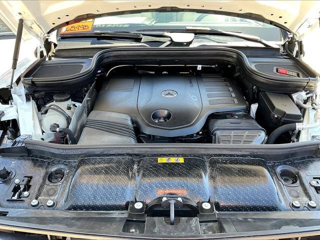 Used 2024 Mercedes-Benz GLS 450 4MATIC image 32