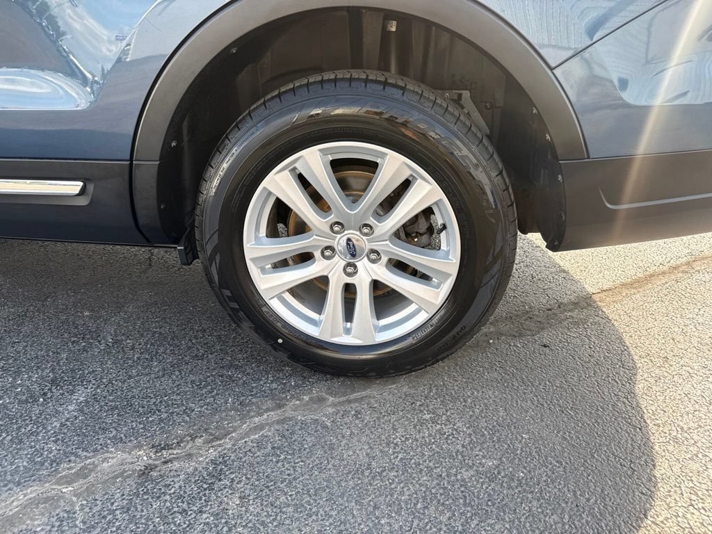 Used 2019 Ford Explorer XLT w/ Equipment Group 202A AWD/4WD image 49