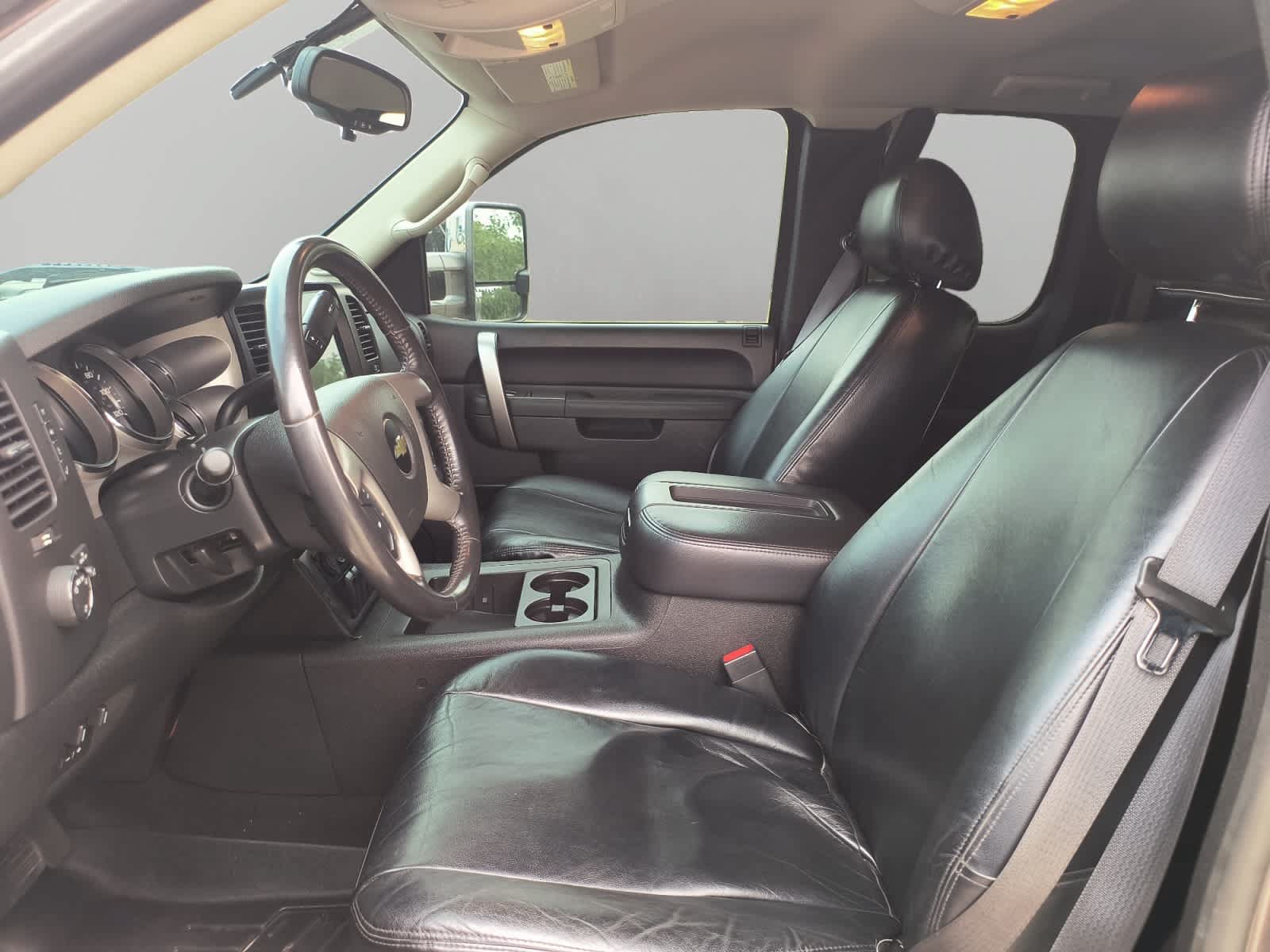 Used 2012 Chevrolet Silverado 2500 LT w/ Interior Plus Package AWD/4WD image 9