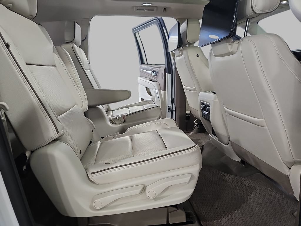 Used 2023 GMC Yukon XL Denali w/ Denali Reserve Package AWD/4WD image 14