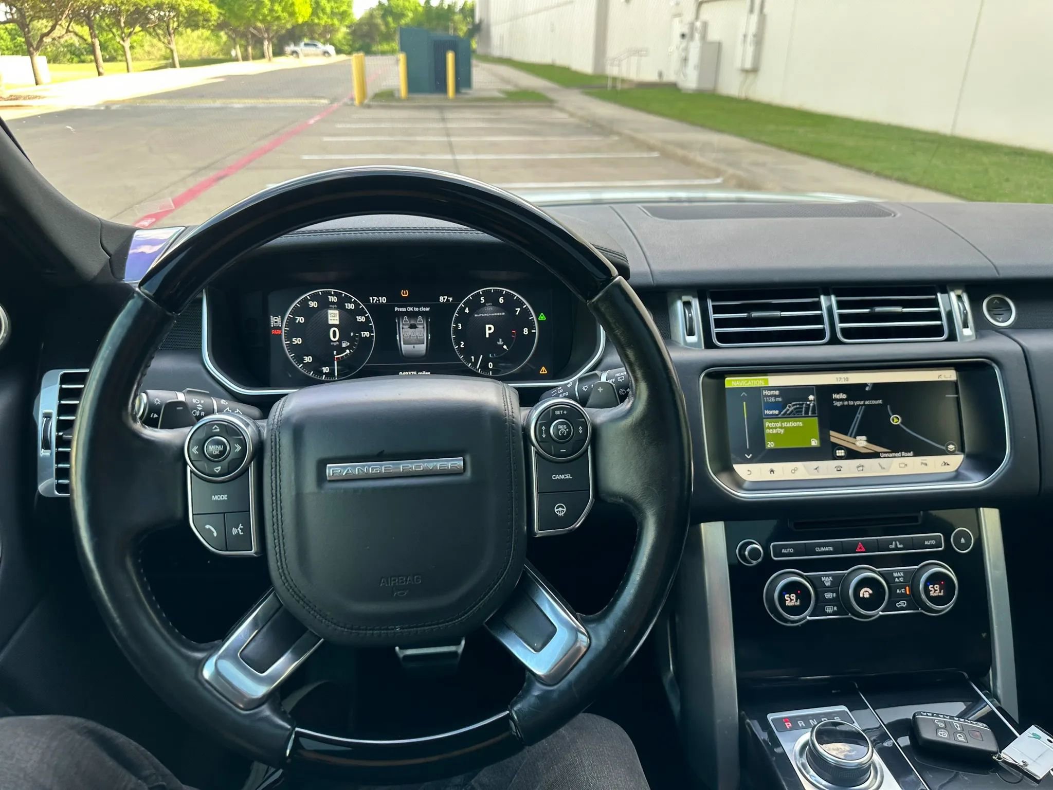 Used 2017 Land Rover Range Rover Long Wheelbase Supercharged image 40