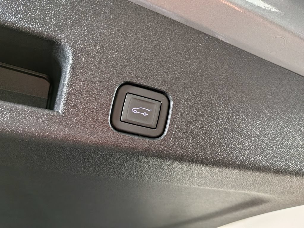 New 2026 GMC Acadia AT4 w/ Luxury Package AWD/4WD image 11