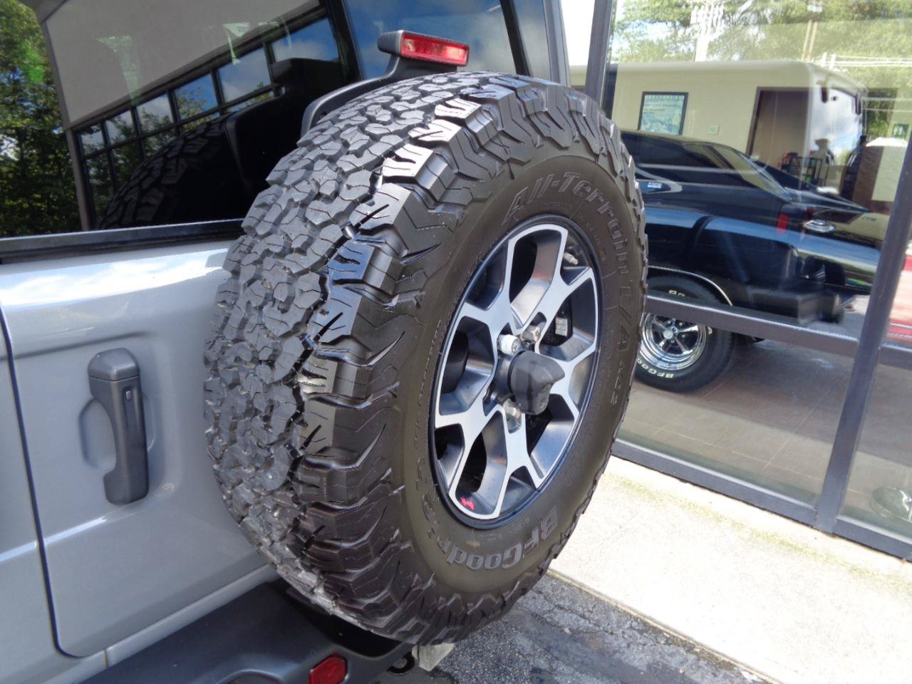 Used 2021 Jeep Wrangler Unlimited Rubicon w/ Dual Top Group AWD/4WD image 9