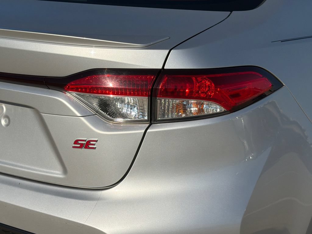 Used 2021 Toyota Corolla SE FWD image 4