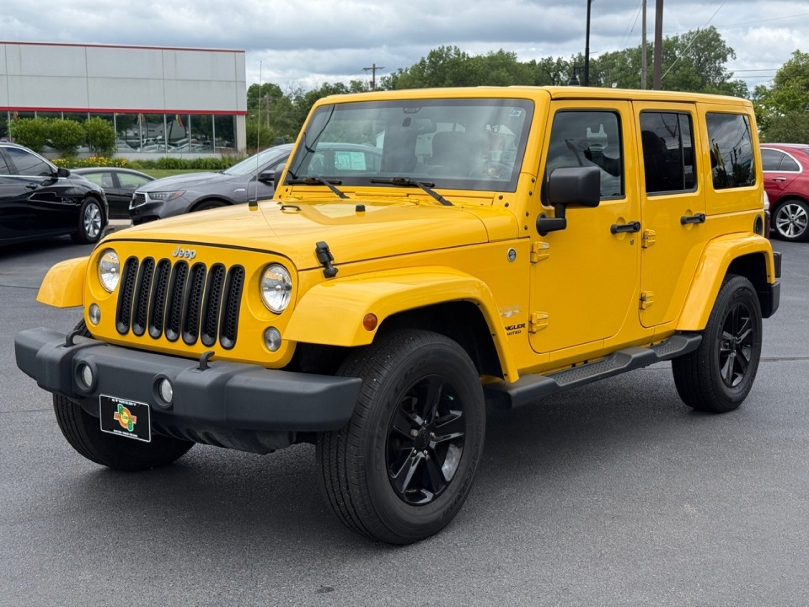 Used 2015 Jeep Wrangler Unlimited Sahara w/ Dual Top Group AWD/4WD image 4