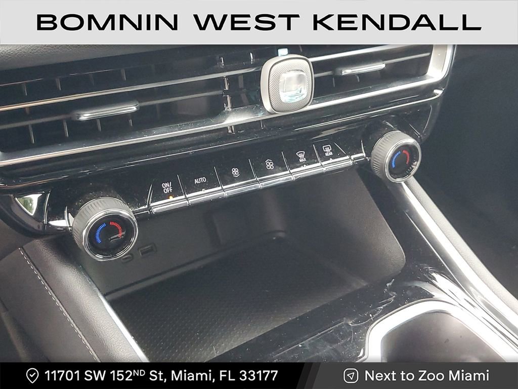 Used 2024 Chevrolet Traverse LS image 28