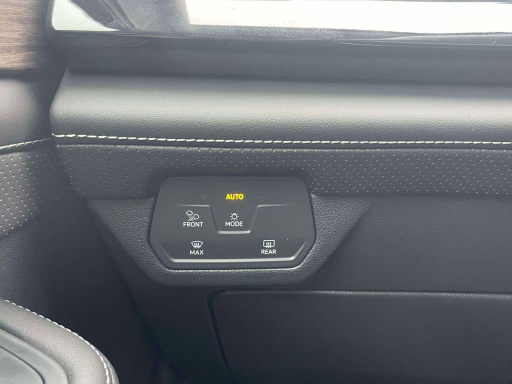 New 2025 Volkswagen Atlas SE image 21